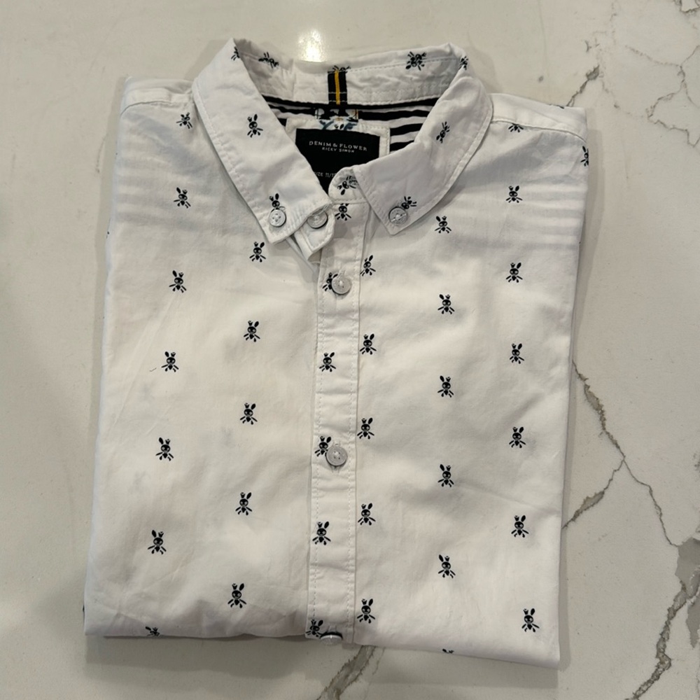 Short sleeve big boys button down pattern shirt.  Brand name Denim and flower